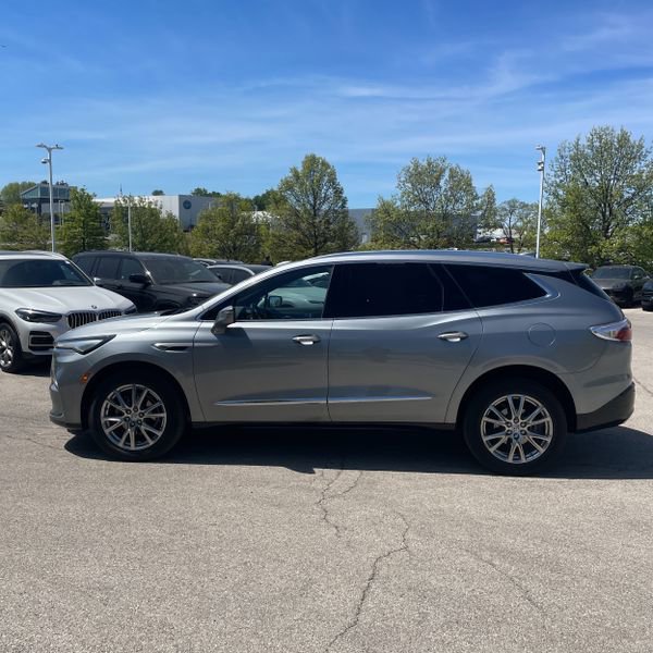 Used 2023 Buick Enclave Essence w/ Experience Buick Package AWD/4WD image 3