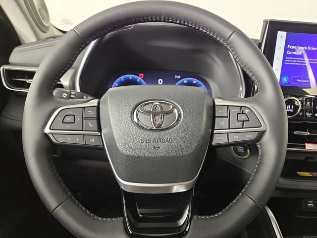 Used 2025 Toyota Highlander Platinum image 22