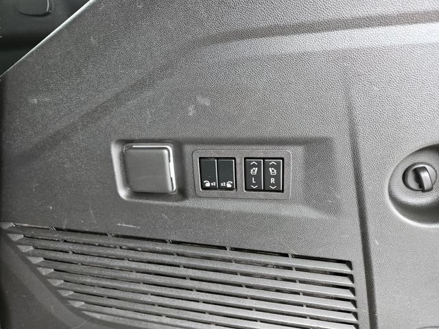 Used 2023 Chevrolet Tahoe High Country AWD/4WD image 18