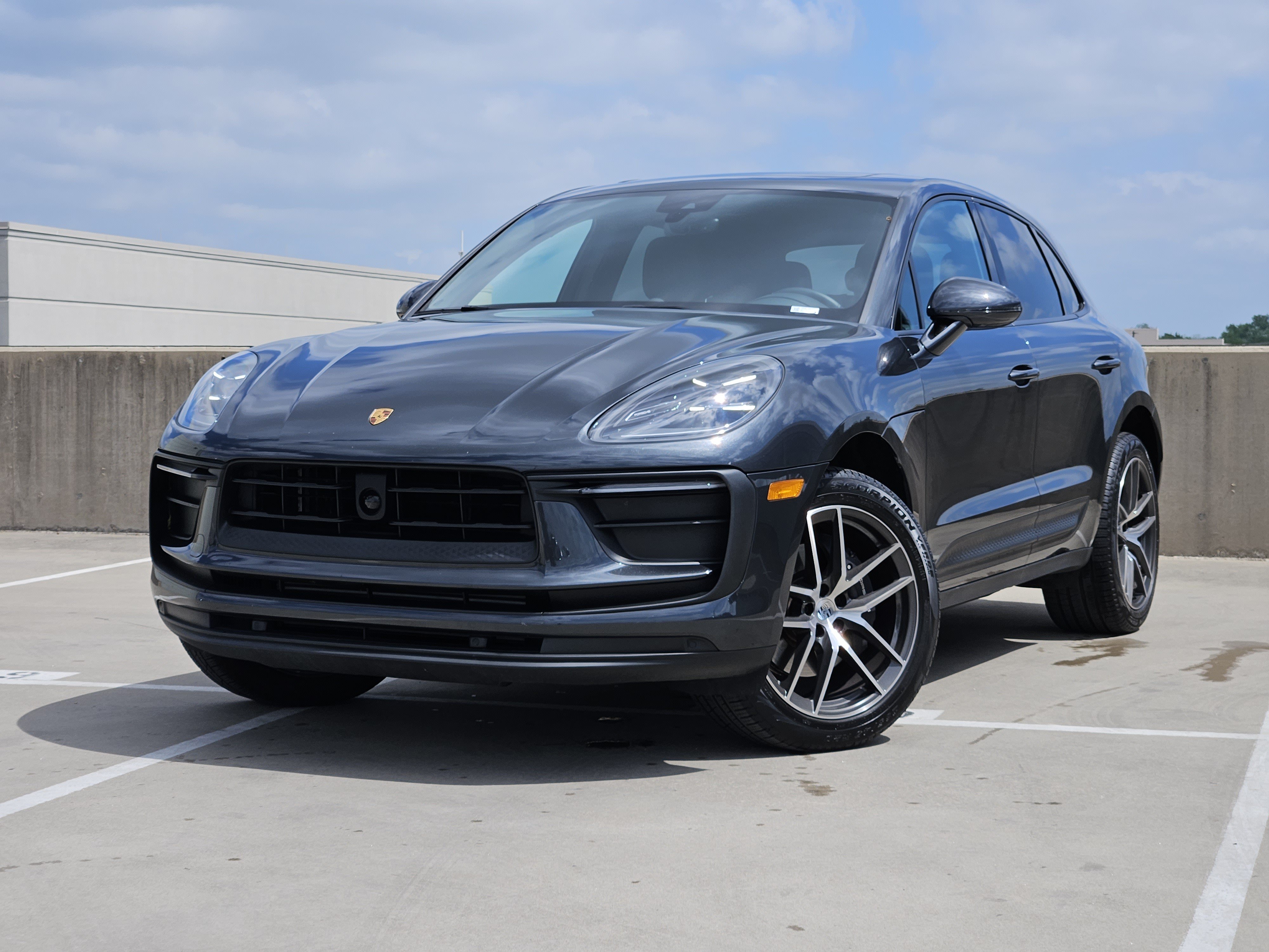 Certified 2026 Porsche Macan AWD/4WD image 1
