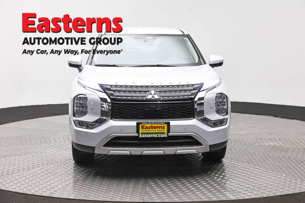 Used 2024 Mitsubishi Outlander SE AWD/4WD image 2