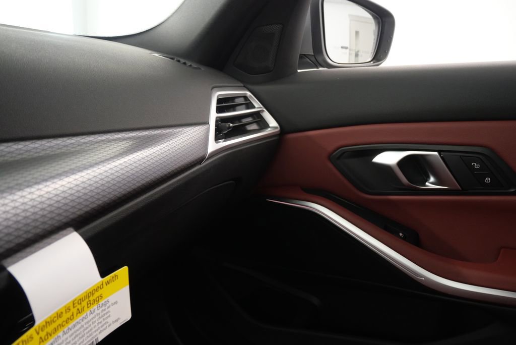 Used 2025 BMW 330i Sedan w/ Premium Package image 28