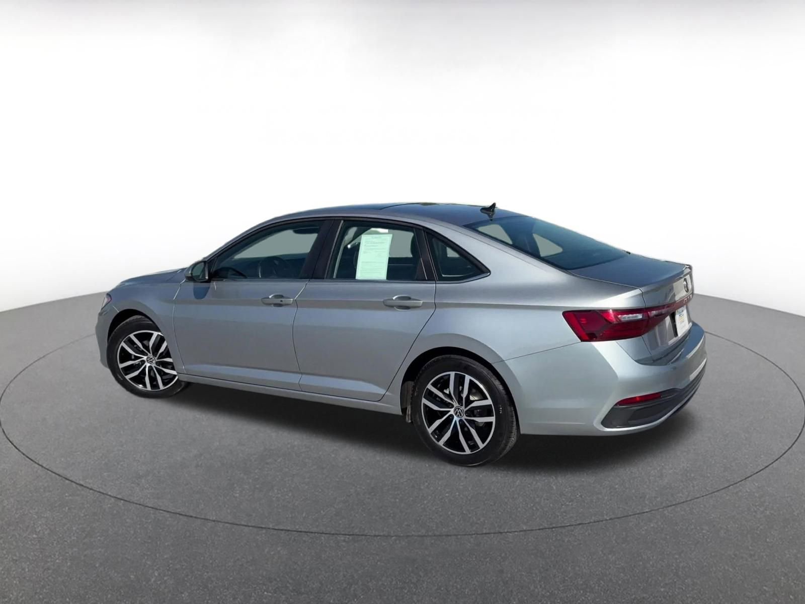 Used 2025 Volkswagen Jetta SE image 10