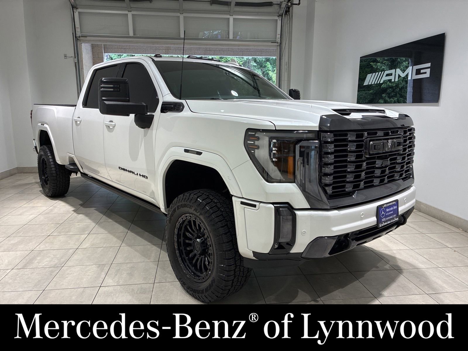 Used 2024 GMC Sierra 3500 Denali Ultimate AWD/4WD image 1