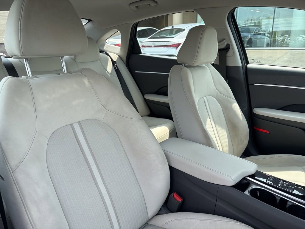 Used 2023 Hyundai Sonata SE w/ Cargo Package image 13