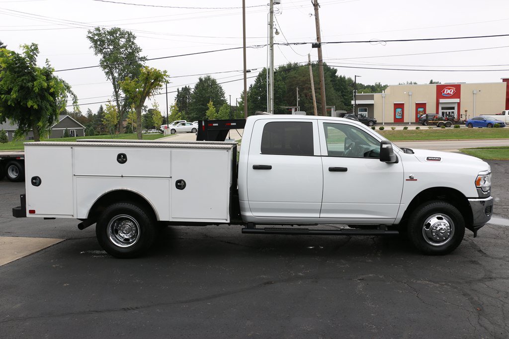 Used 2024 RAM 3500 Tradesman w/ Chrome Appearance Group AWD/4WD image 6