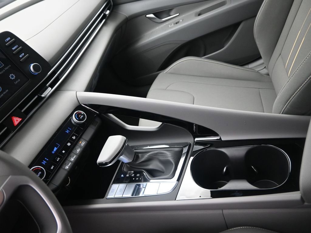 New 2026 Hyundai Elantra Hybrid FWD image 19