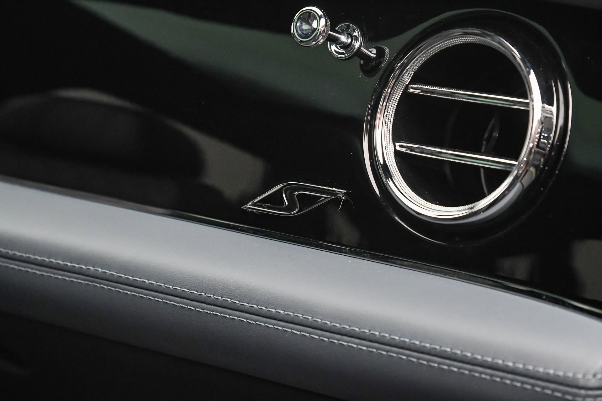 Used 2022 Bentley Bentayga S image 48