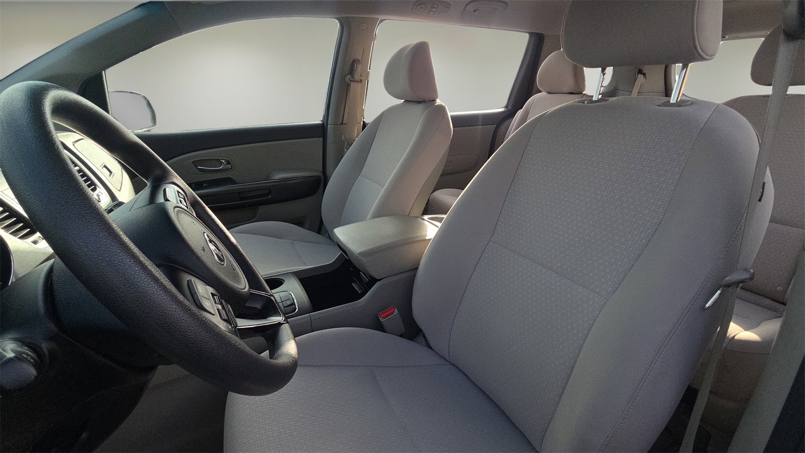 Used 2018 Kia Sedona L image 24