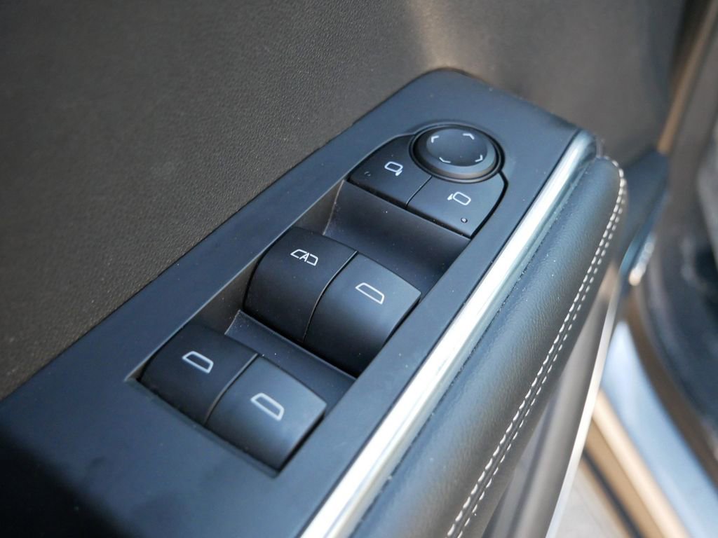 Used 2025 GMC Acadia Elevation image 16