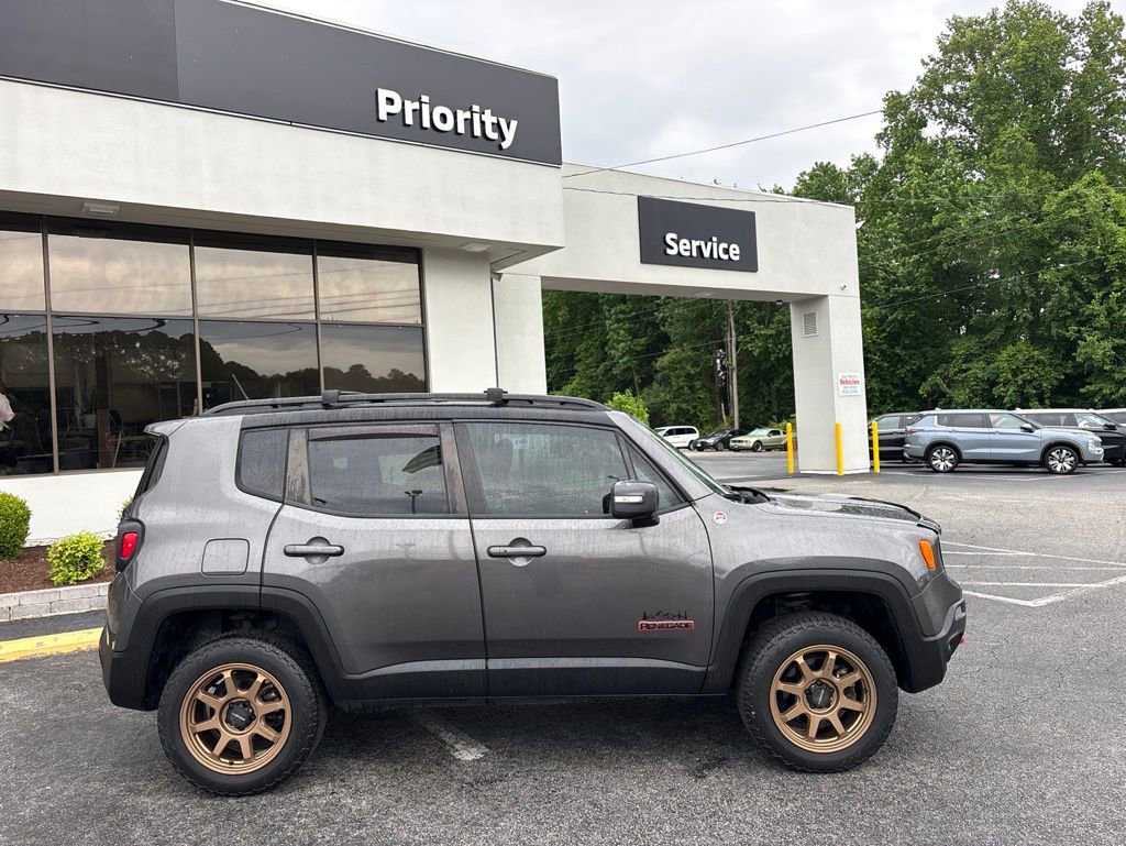 Used 2016 Jeep Renegade Trailhawk w/ Premium Trailhawk Package AWD/4WD image 2