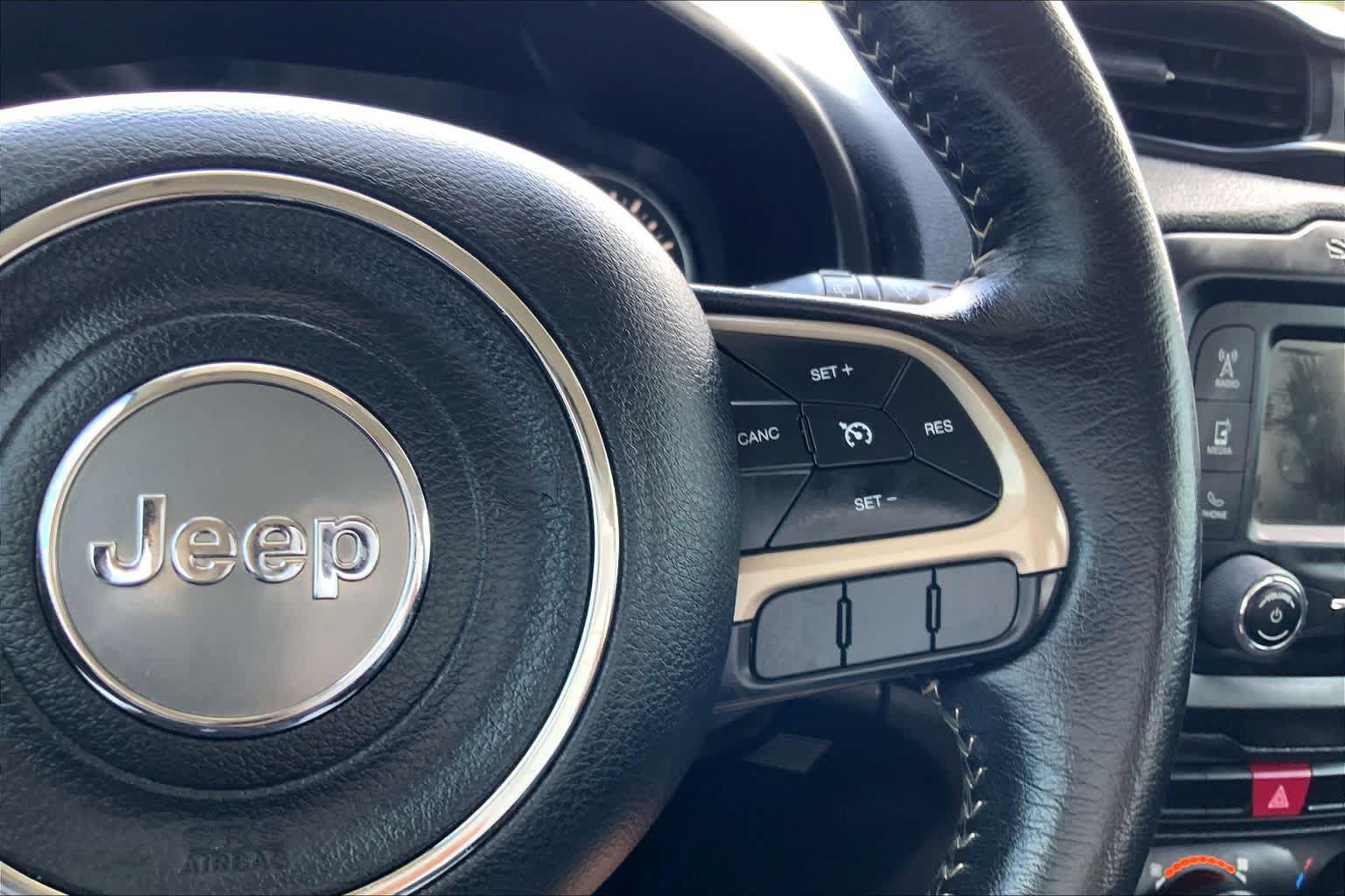 Used 2016 Jeep Renegade Limited FWD image 25