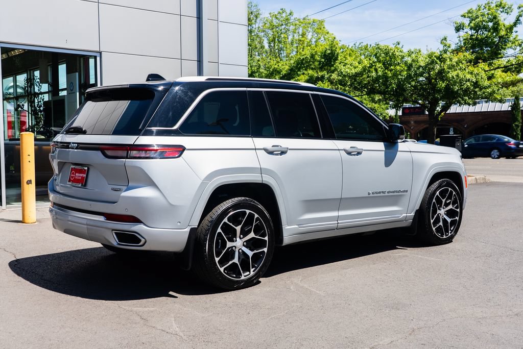 Used 2022 Jeep Grand Cherokee Summit AWD/4WD image 6