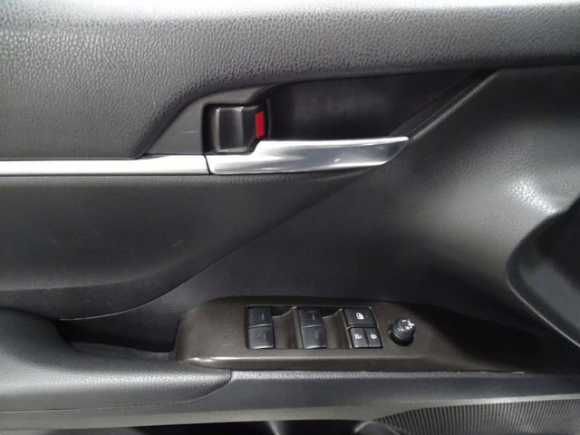 Used 2023 Toyota Camry SE image 16