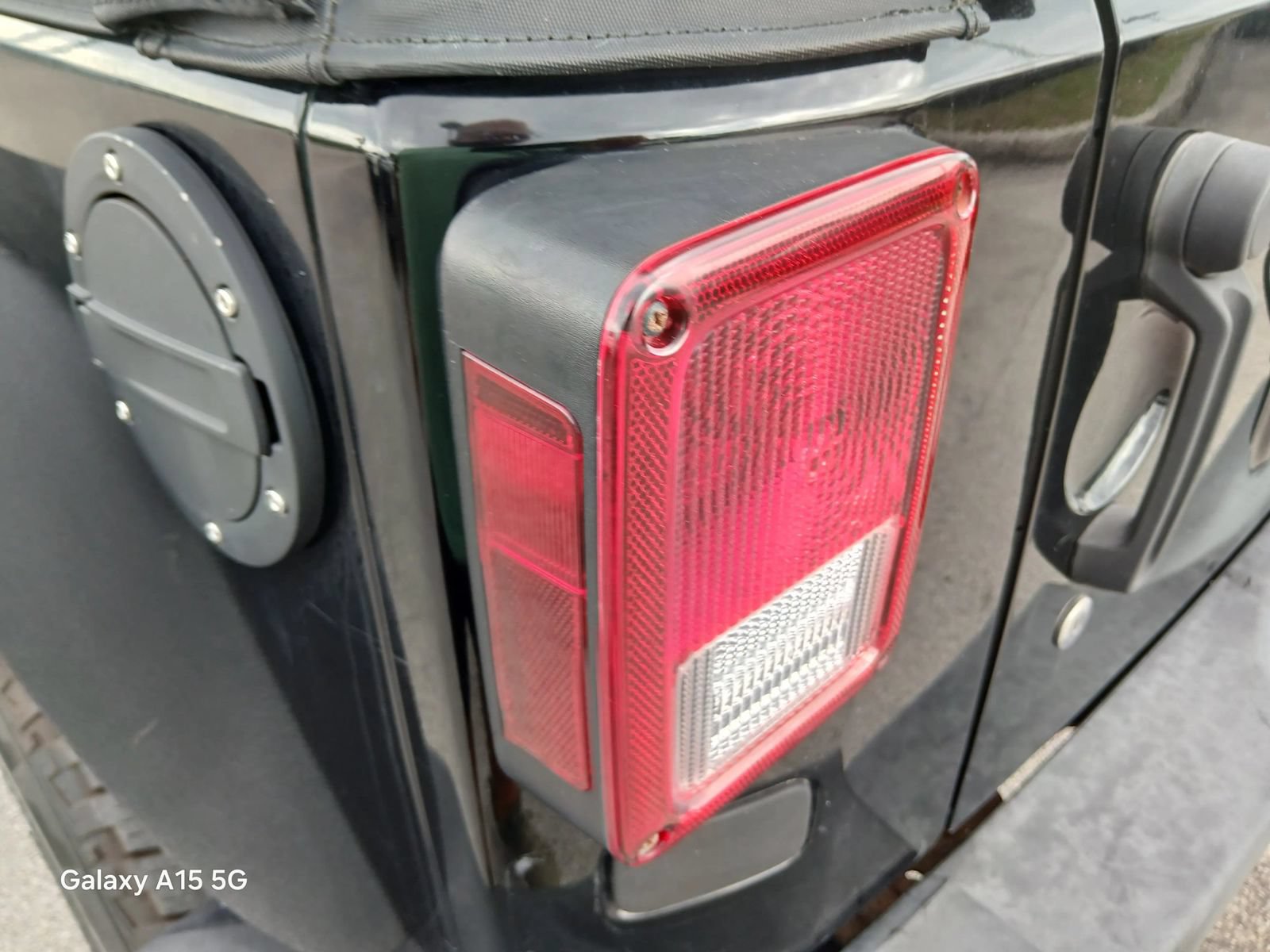 Used 2012 Jeep Wrangler Unlimited Sport AWD/4WD image 13