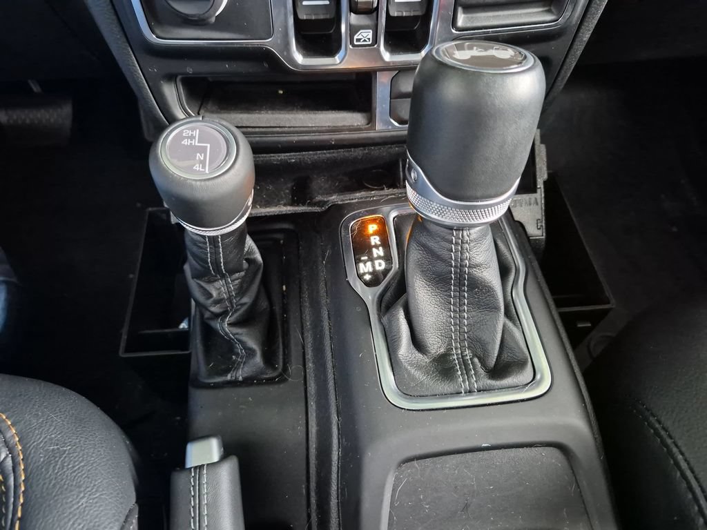 Used 2024 Jeep Wrangler Unlimited Sahara w/ Technology Group AWD/4WD image 11