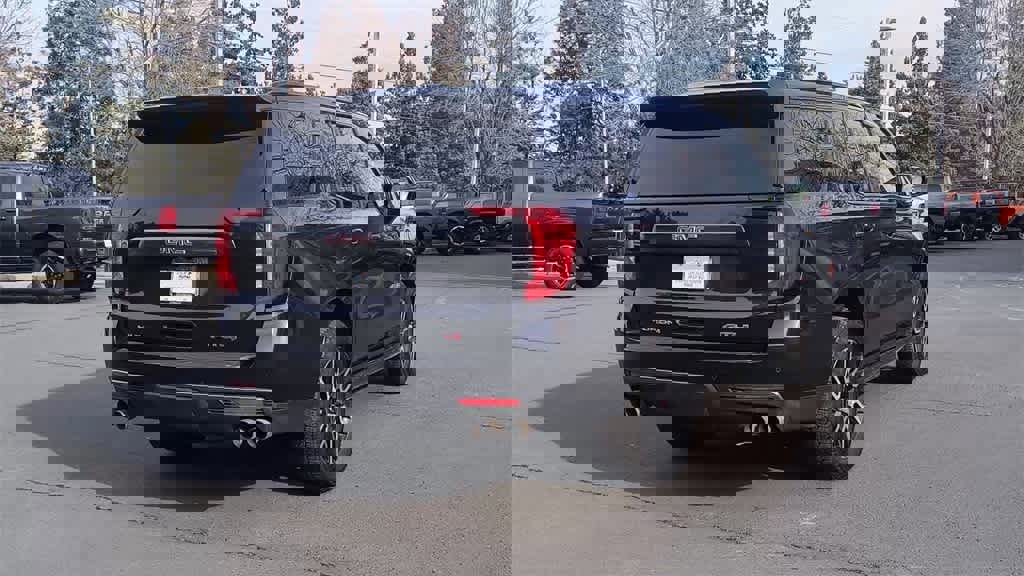 Used 2023 GMC Yukon AT4 image 8