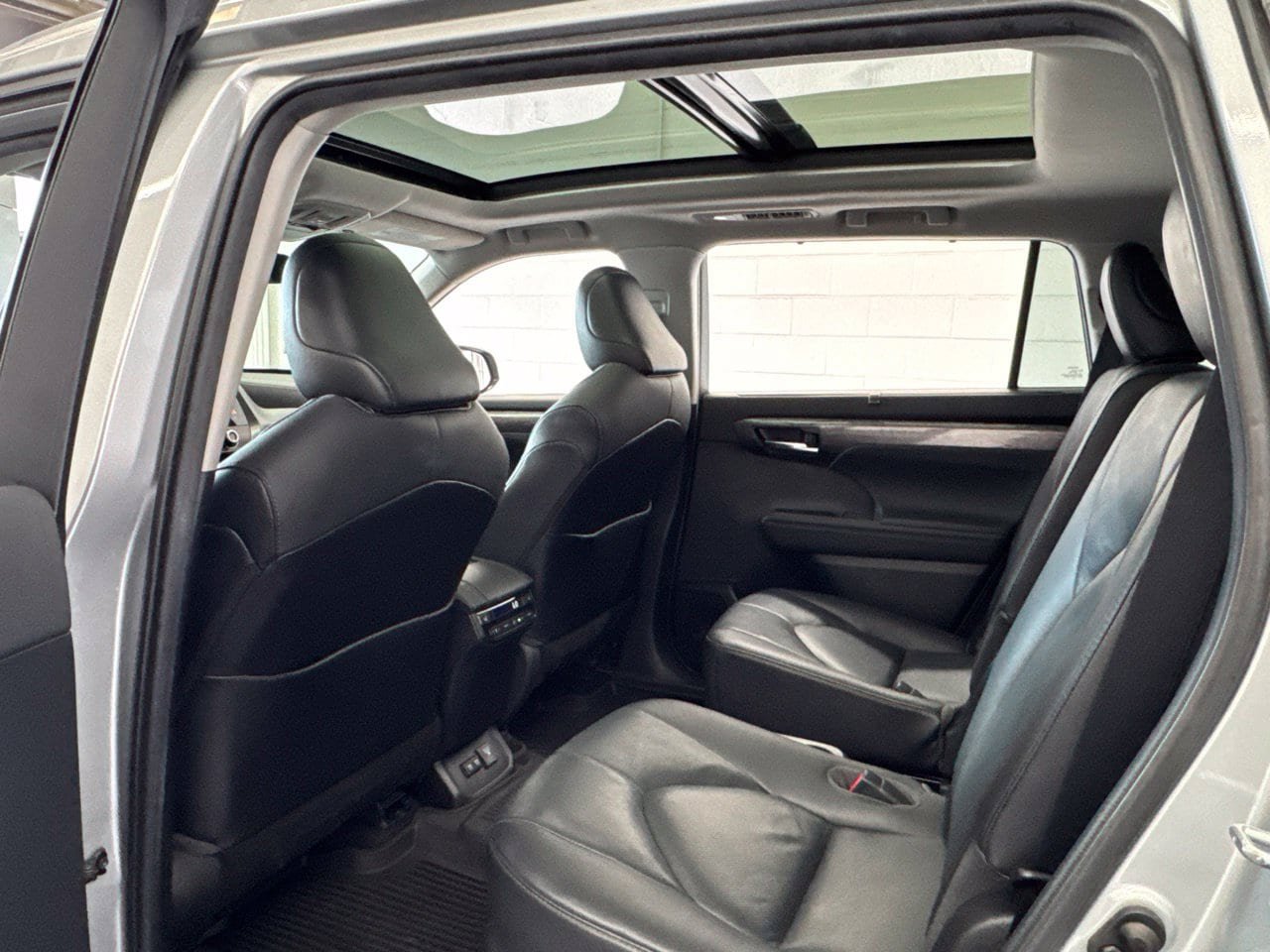Used 2021 Toyota Highlander Platinum AWD/4WD image 46