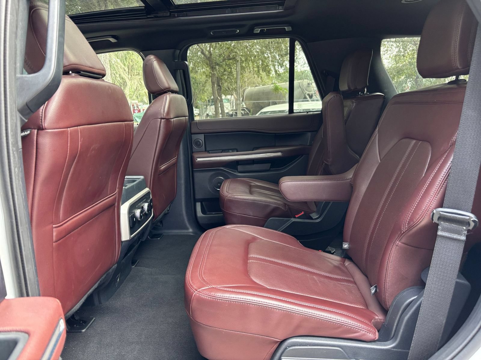 Used 2024 Ford Expedition Limited RWD image 43