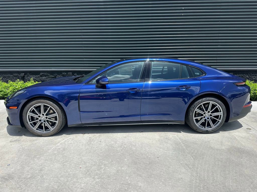 Used 2025 Porsche Panamera image 2