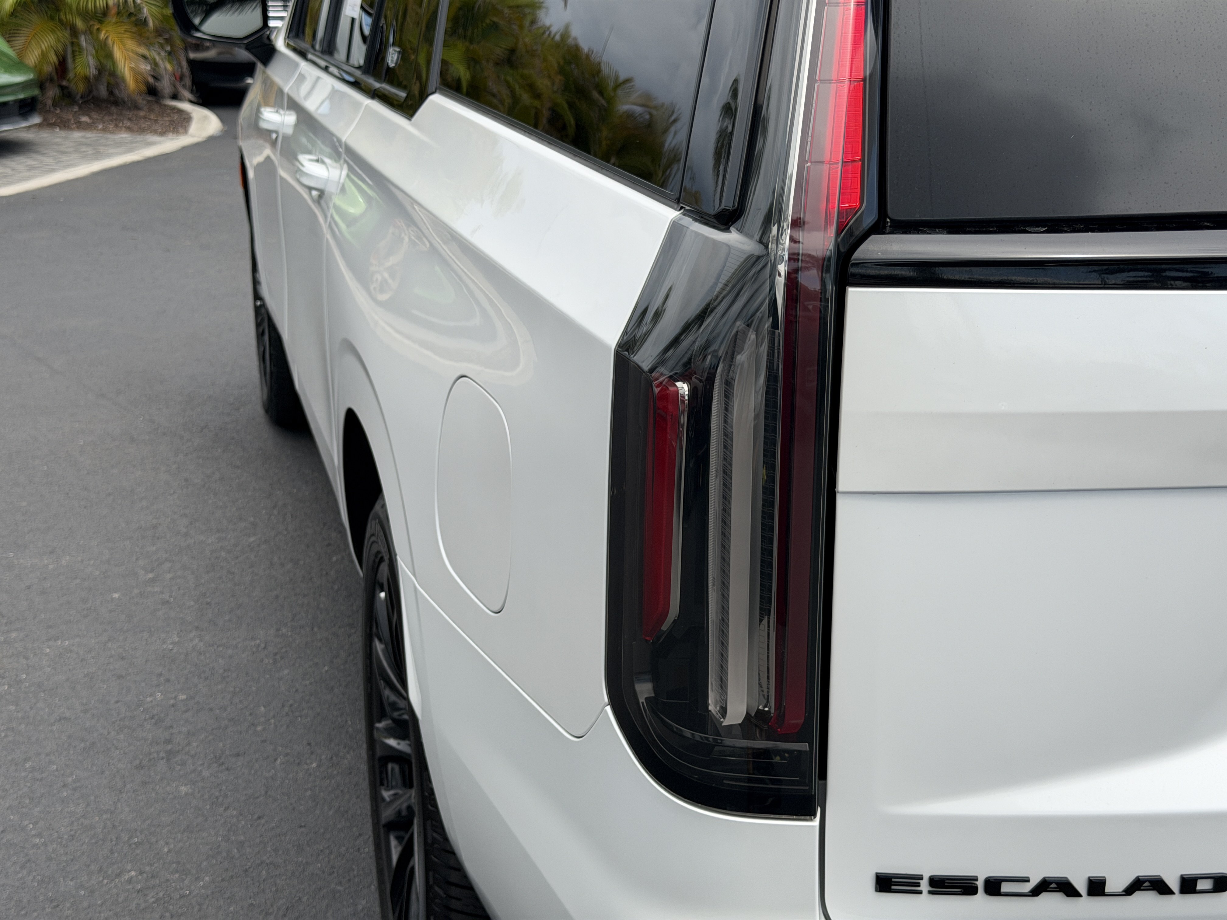 Certified 2023 Cadillac Escalade ESV Sport Platinum w/ LPO, ONYX Package AWD/4WD image 10