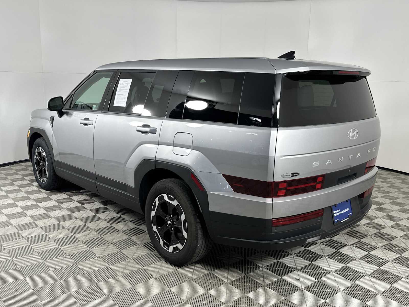 Certified 2025 Hyundai Santa Fe SE image 6