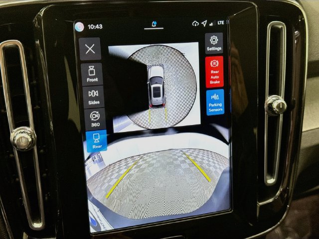 Used 2026 Volvo XC40 B5 Plus AWD/4WD image 14