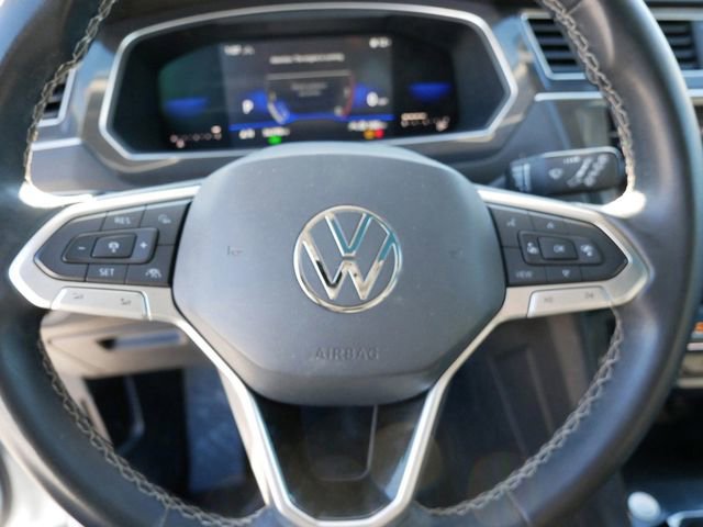 Used 2022 Volkswagen Tiguan SE w/ Panoramic Sunroof Package image 19