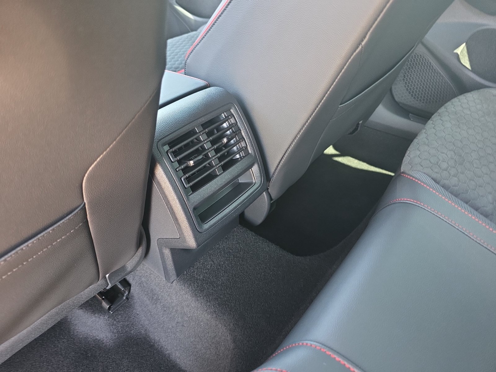 Certified 2025 Volkswagen Golf S FWD image 32