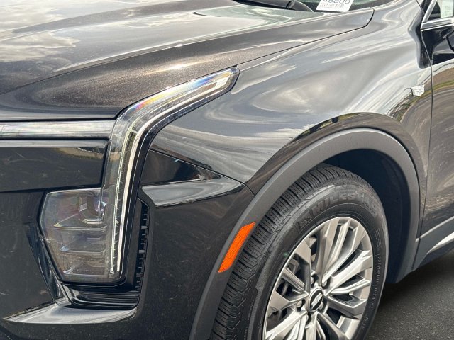 Used 2025 Cadillac XT4 Premium Luxury FWD image 9