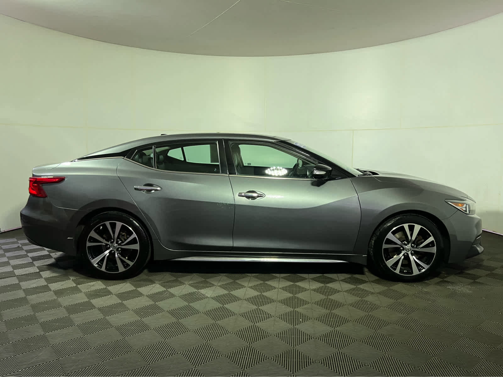 Used 2018 Nissan Maxima Platinum image 8