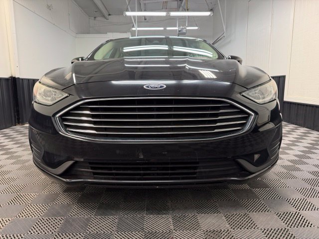 Used 2019 Ford Fusion SE FWD image 2
