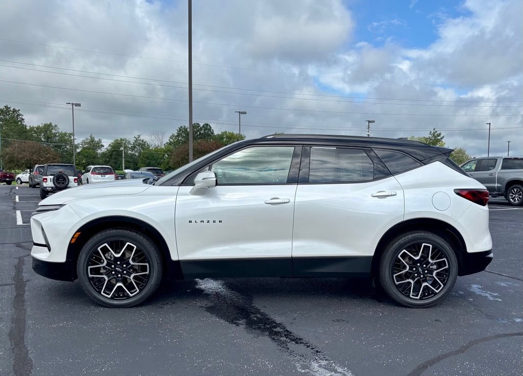 Used 2023 Chevrolet Blazer RS w/ Driver Confidence II Package AWD/4WD image 4