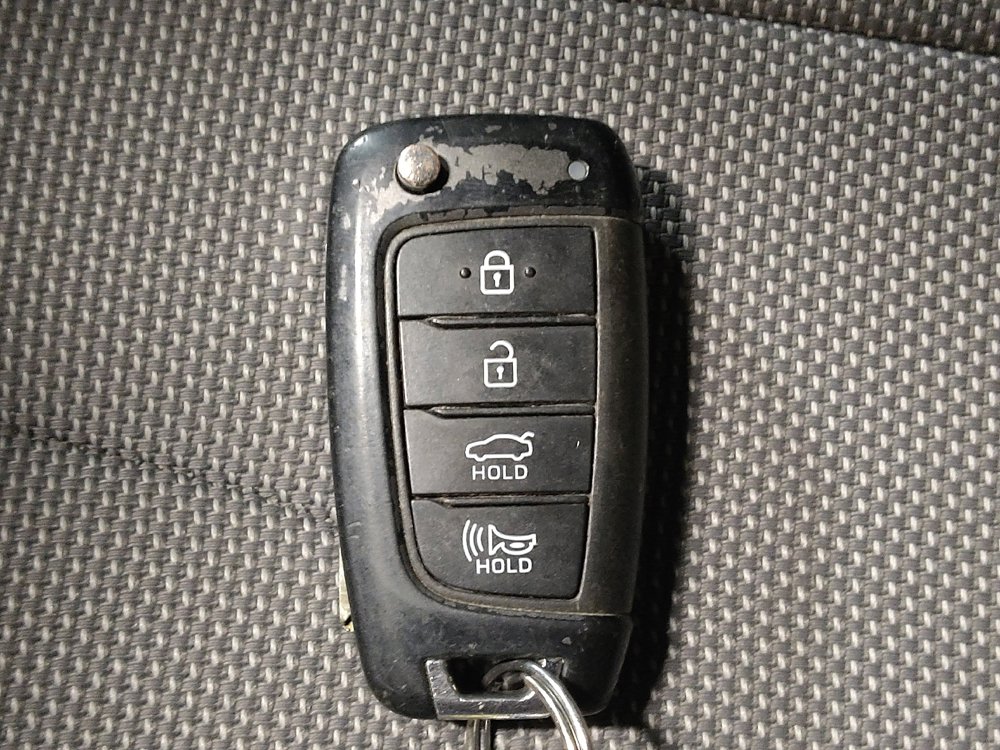 Used 2021 Hyundai Elantra SE image 32