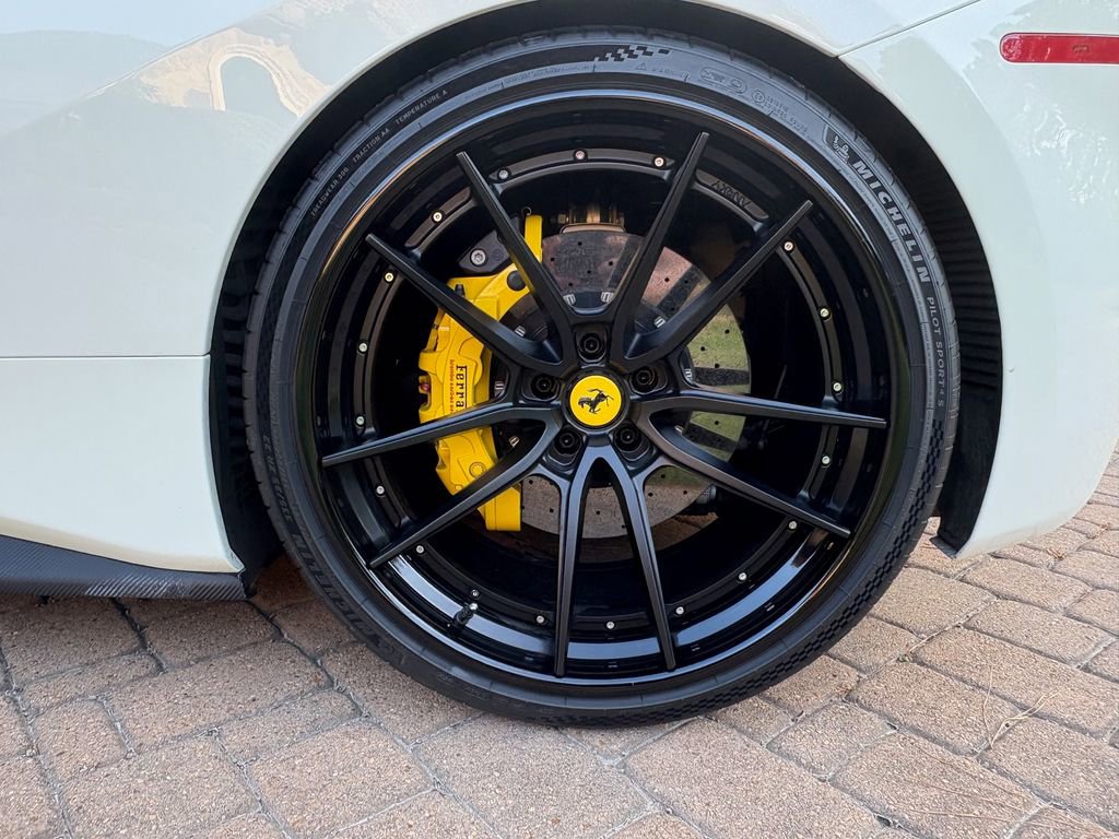Used 2019 Ferrari 488 GTB RWD image 8