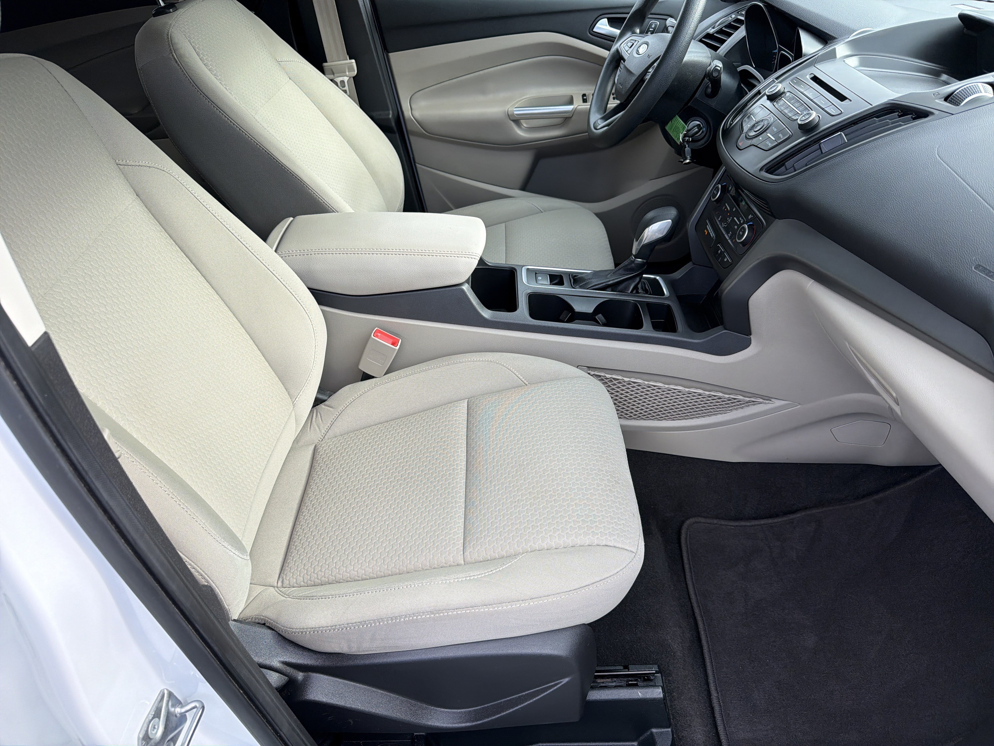 Used 2018 Ford Escape SE w/ Ford Safe & Smart Package FWD image 11