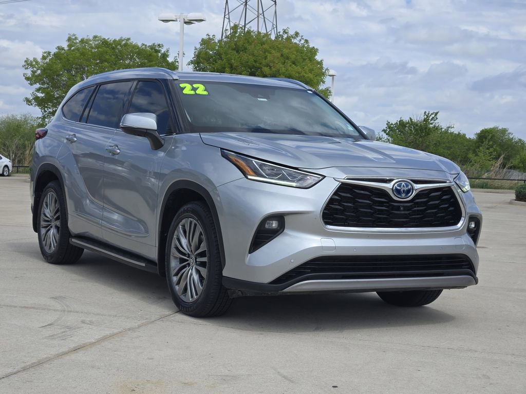 Used 2022 Toyota Highlander Platinum FWD image 3
