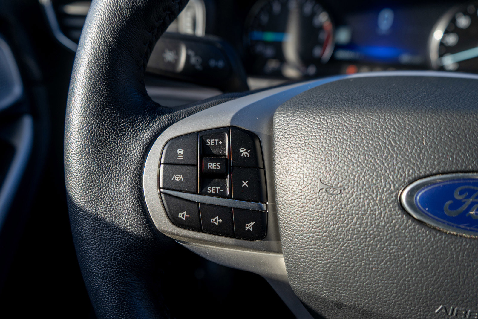 Used 2023 Ford Explorer Limited w/ Hybrid Equipment Group 310A image 24