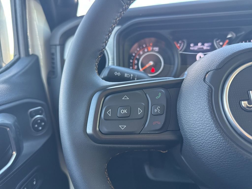 Used 2025 Jeep Gladiator Sport image 14