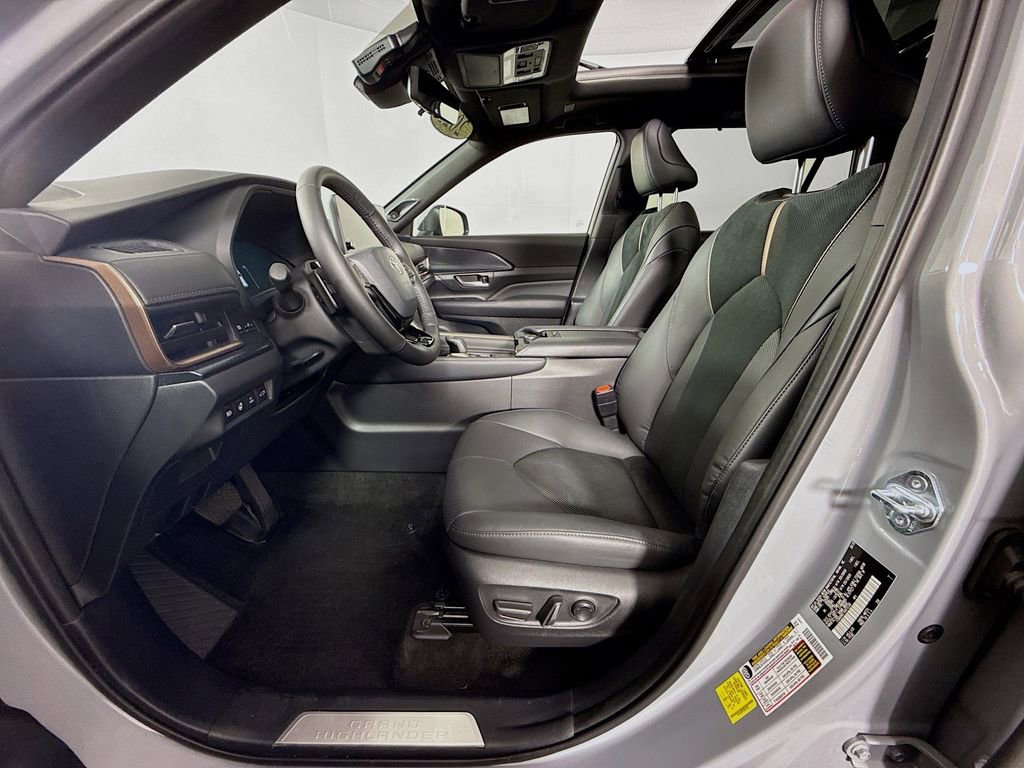 Used 2025 Toyota Grand Highlander MAX Platinum image 19