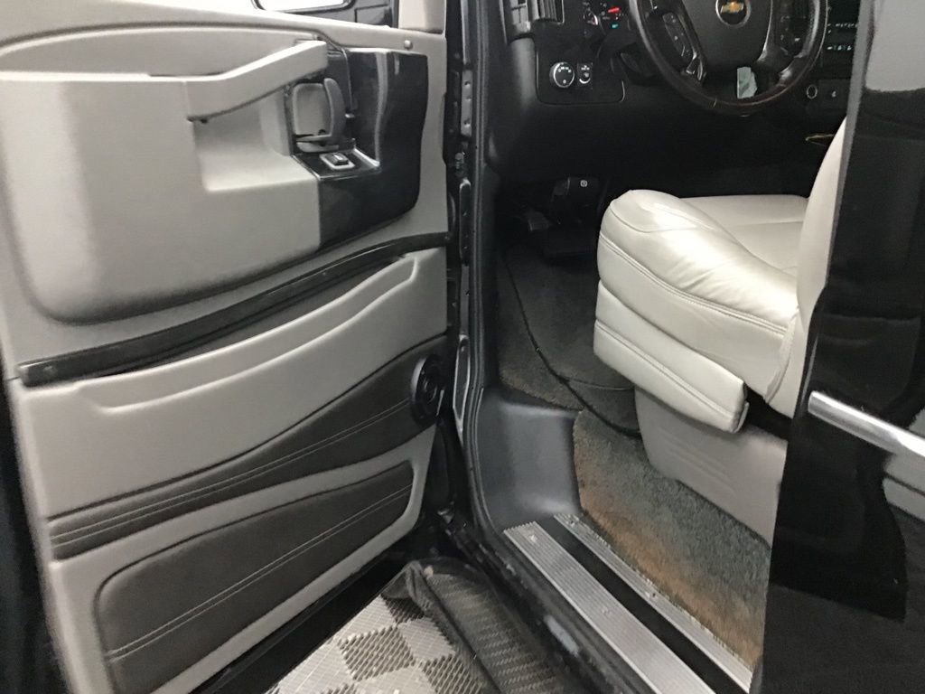 Used 2020 Chevrolet Express 2500 w/ Enhanced Convenience Package image 16