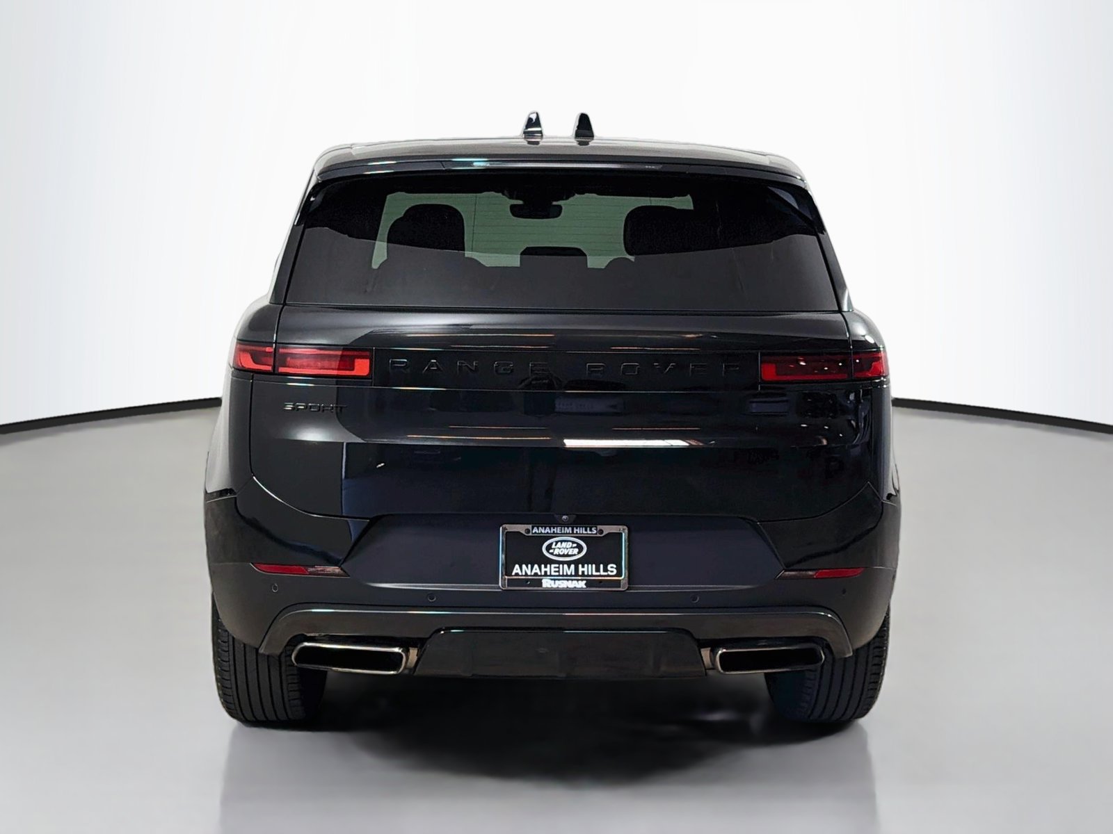 Used 2024 Land Rover Range Rover Sport SE AWD/4WD image 4