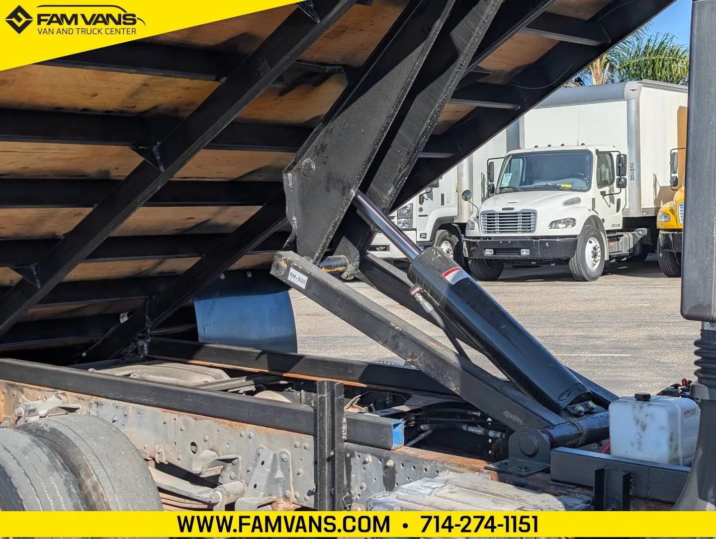 Used 2021 Isuzu NPR RWD image 3