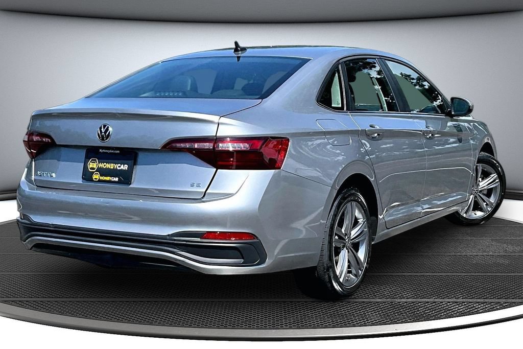 Used 2024 Volkswagen Jetta SE FWD image 6