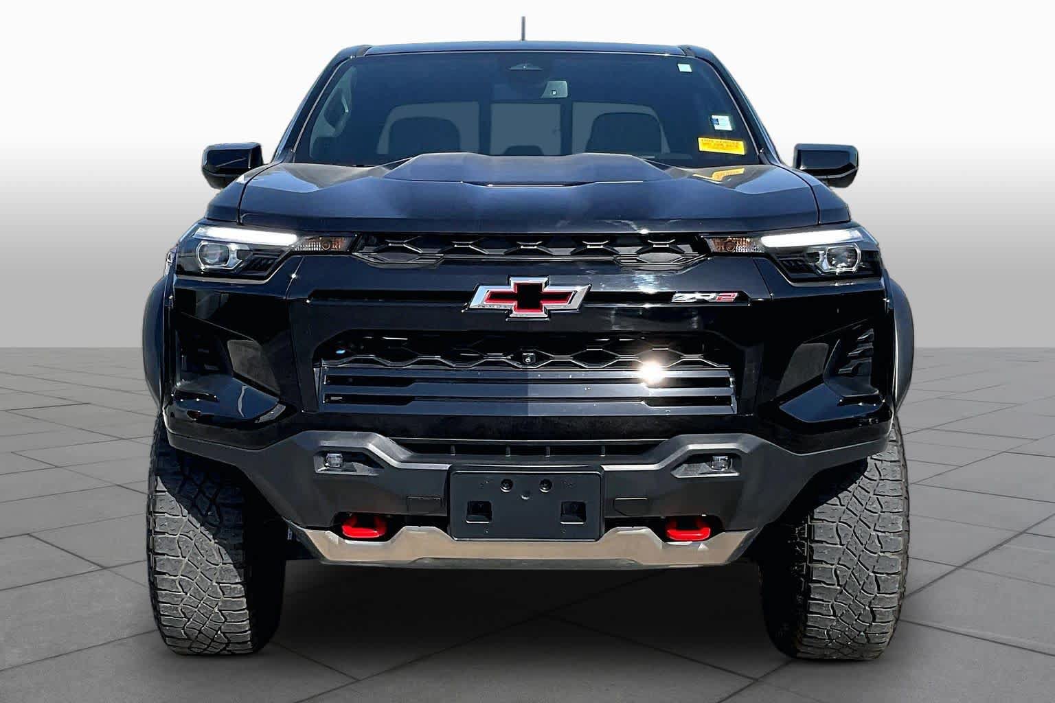 Used 2024 Chevrolet Colorado ZR2 w/ Technology Package AWD/4WD image 4