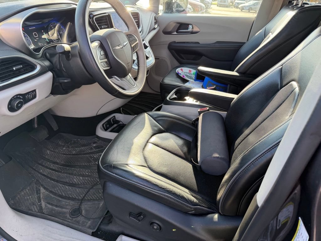 Used 2017 Chrysler Pacifica Limited FWD image 5