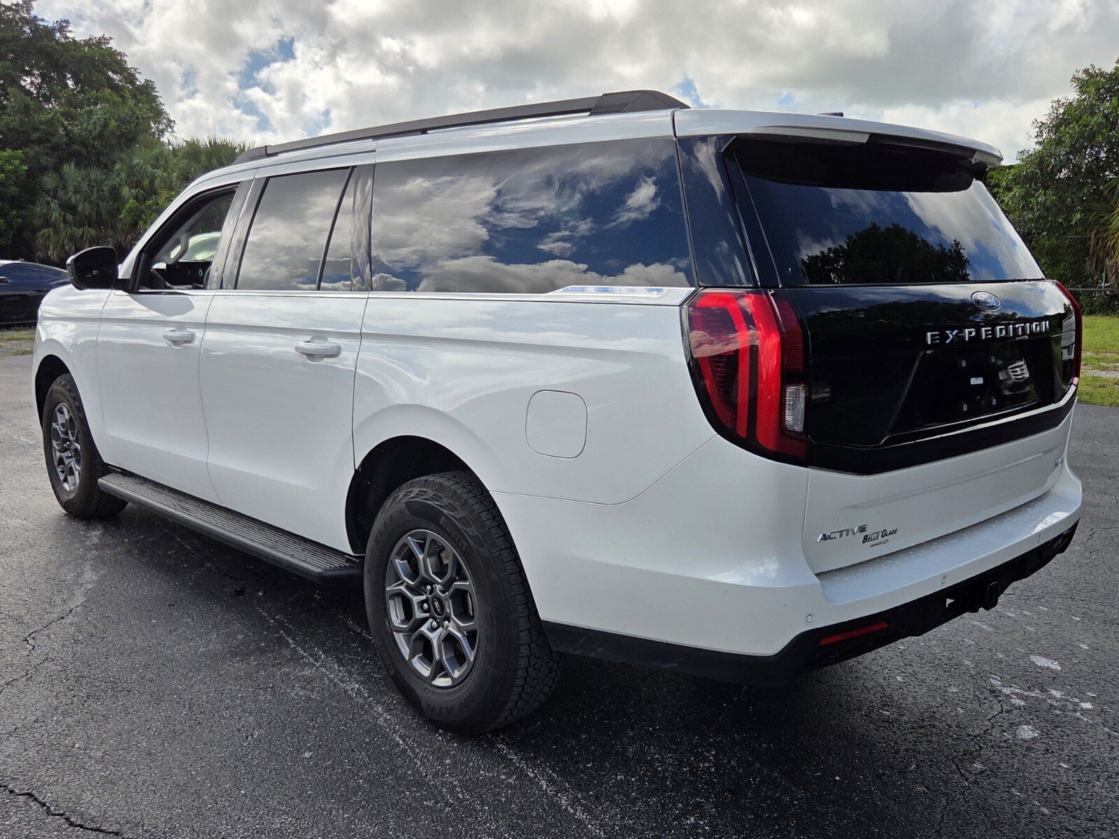 Used 2025 Ford Expedition Max Active RWD image 3