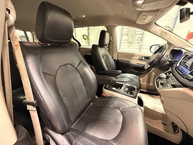 Used 2021 Chrysler Pacifica Touring-L FWD image 27