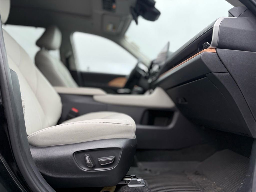 Certified 2025 Toyota Grand Highlander Limited image 22