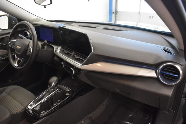 Used 2025 Chevrolet Trax LT w/ LT Convenience Package FWD image 18